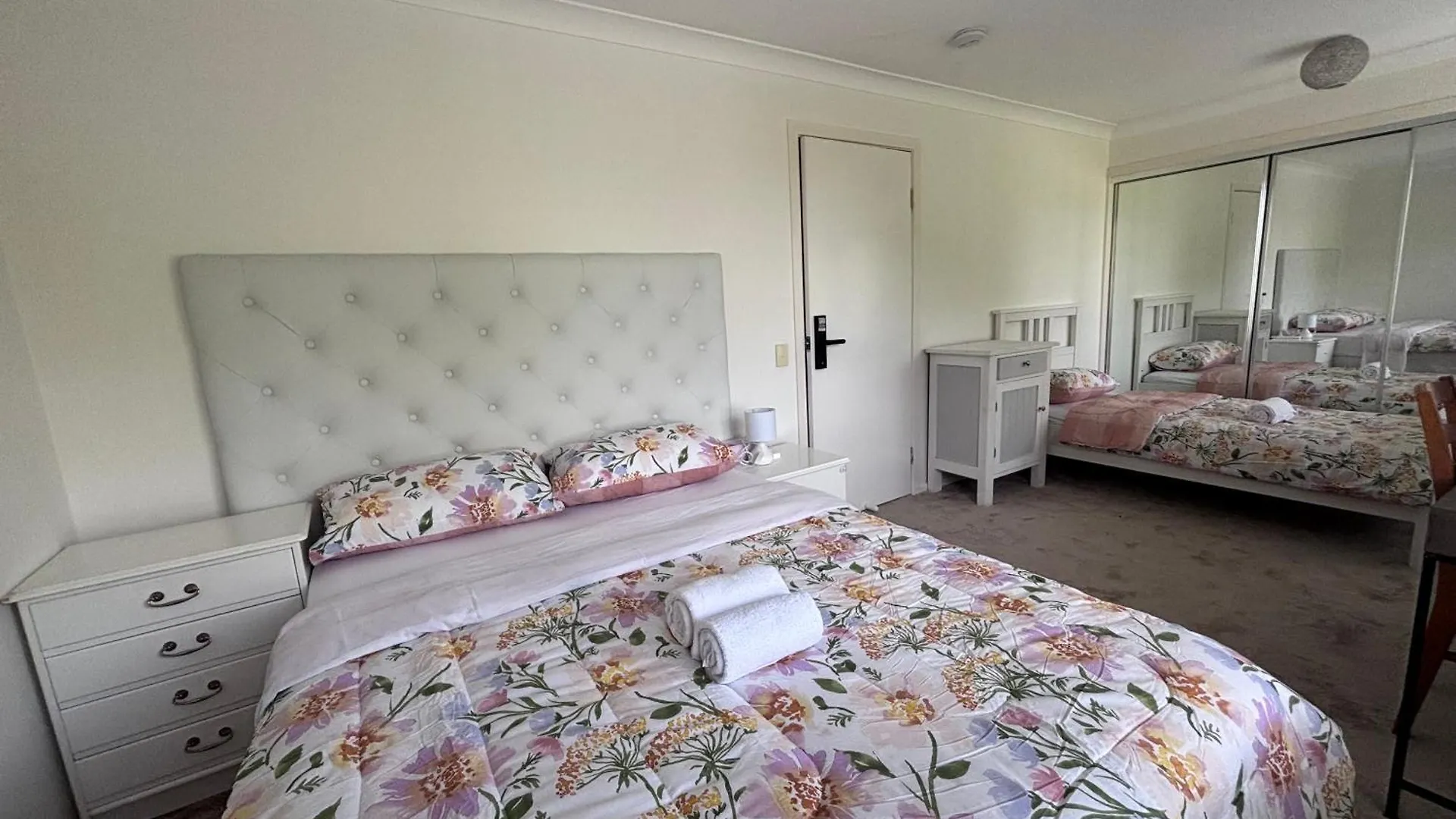 You Guest House Barellan Point