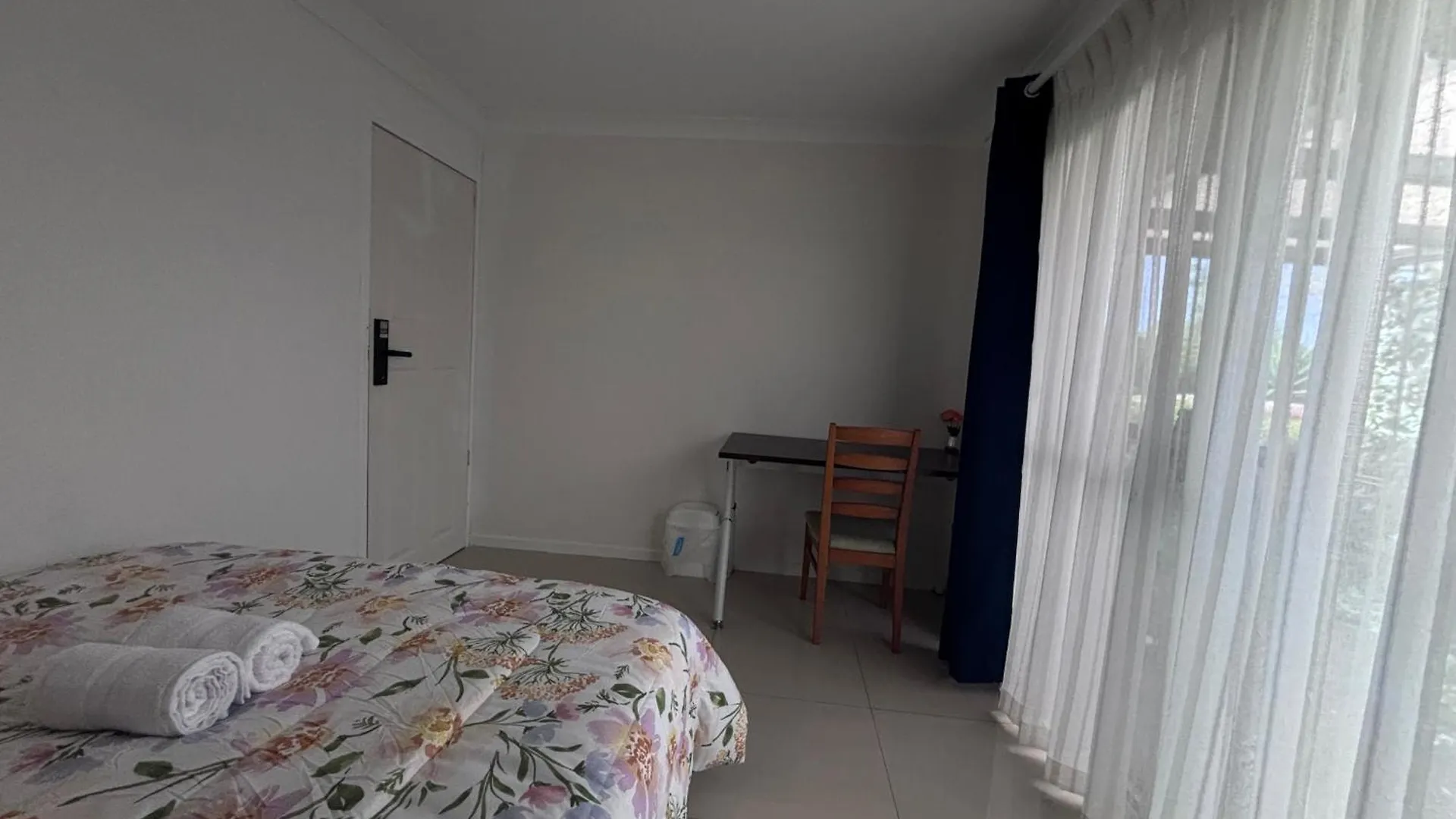 You Guest House Barellan Point